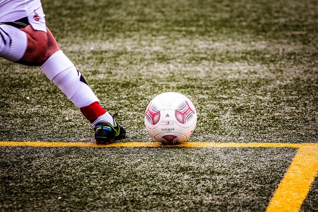 英超曼联和铁锤帮踢平，胖虎大力轰门式传球助攻达洛特种瓜得豆！